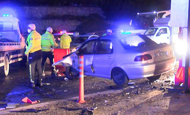 Kaza sonrası çekici bekleyen sürücü, otomobil çarpması sonucu öldü