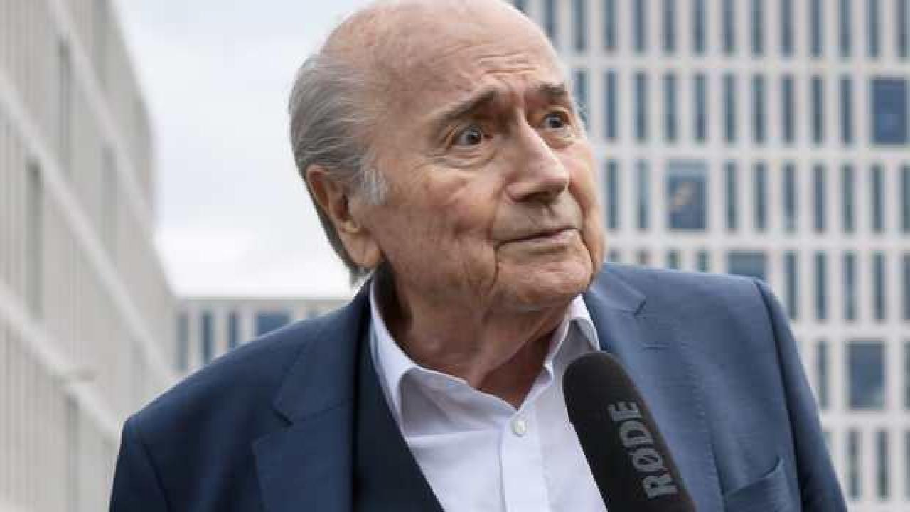 Yolsuzlukla suçlanmış, apar topar koltuğundan kaçmıştı! Eski FIFA Başkanı Blatter'den çirkin Katar açıklaması